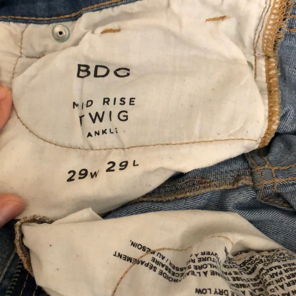 Distressed jeans - Picture 2 of 6